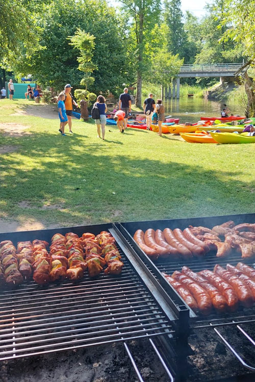 Bar nad rzeką Krutynia